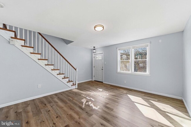 Building Photo - 1063 S Merrimac Rd