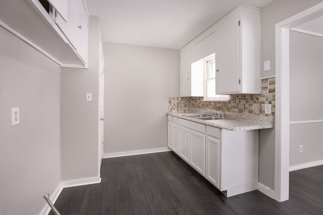 Building Photo - NEWLY RENOVATED! 3-BED, 1 BATH BEAUTIFUL  SINGLE- FAMILY HOME IN MAPLE HEIGHTS!