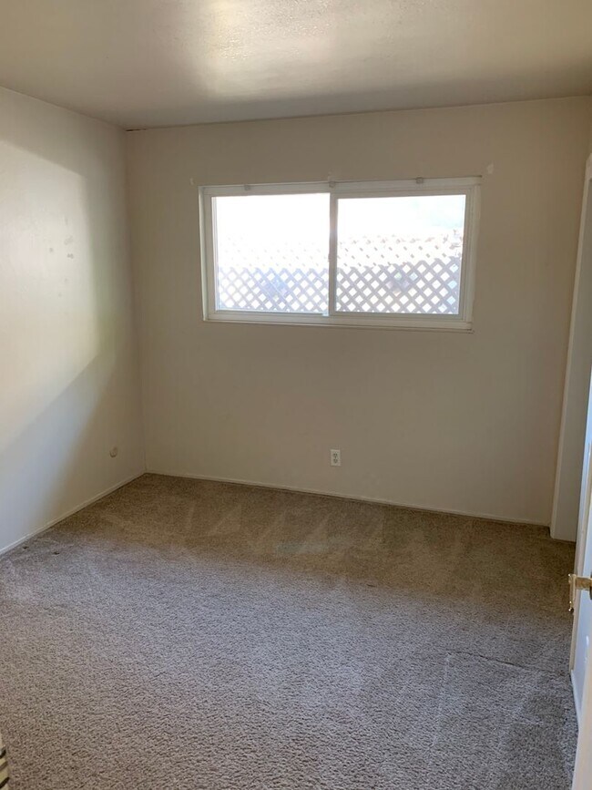 Building Photo - 3 Bedroom Home Near Slide Hill Park-$500 O...