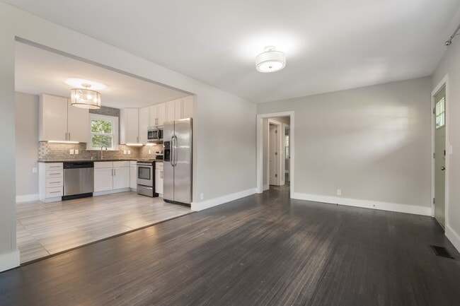 Building Photo - 2129 Crystal Dr