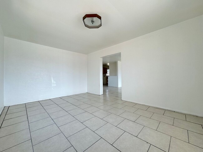 Building Photo - Northeast El Paso 3 Bed Refrig A/C