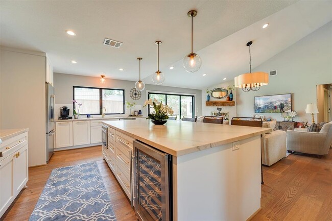 Building Photo - 9142 Bronco Dr