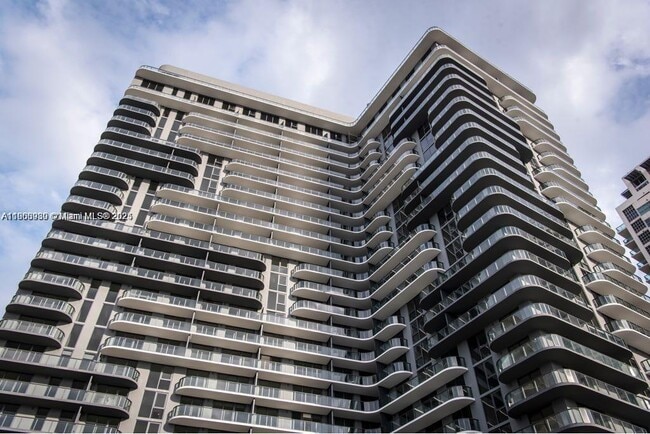 Building Photo - 121 NE 34th St