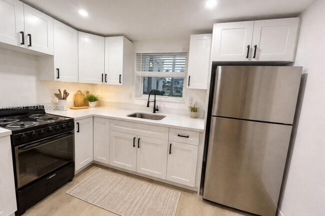 Building Photo - 817 Tyler St