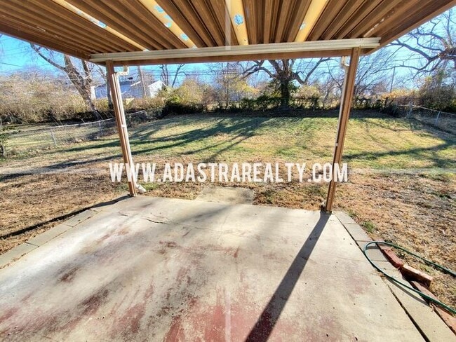 Building Photo - Very Nice Home in South KCMO-Available NOW!!