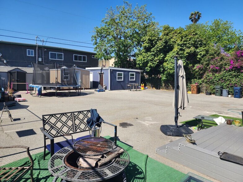 Building Photo - 1459 W 102nd St