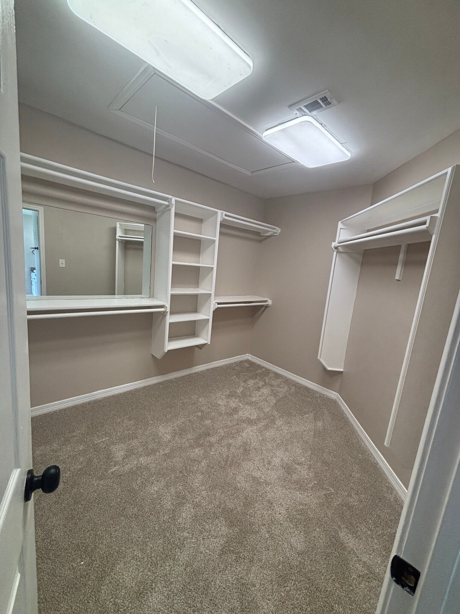 Building Photo - 7432 San Ramon Dr