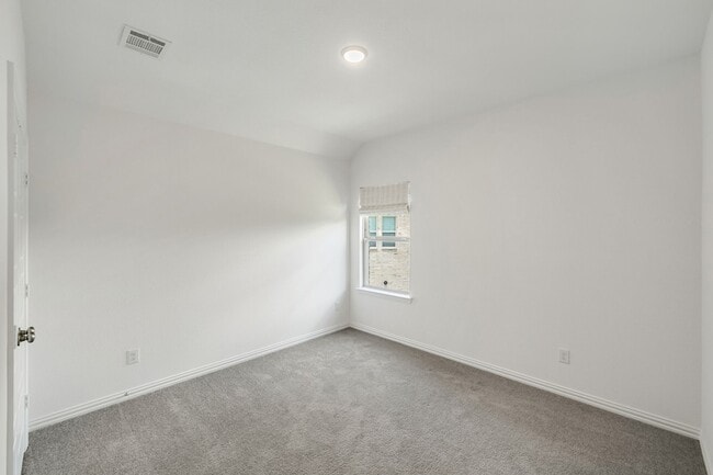 Building Photo - 3100 Greenbriar Dr
