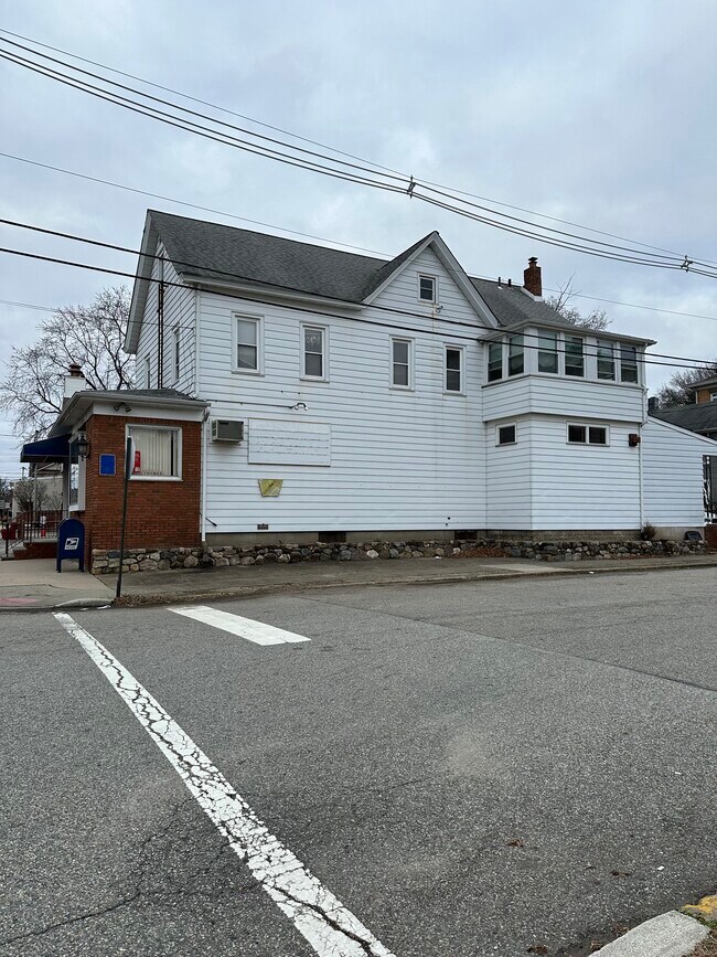 street side of building - 636 Ringwood Ave