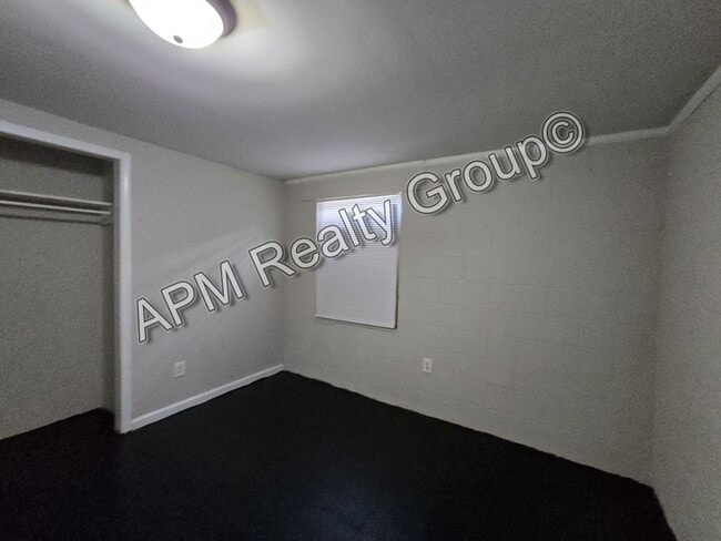 Building Photo - Updated two bedroom - Harden St.