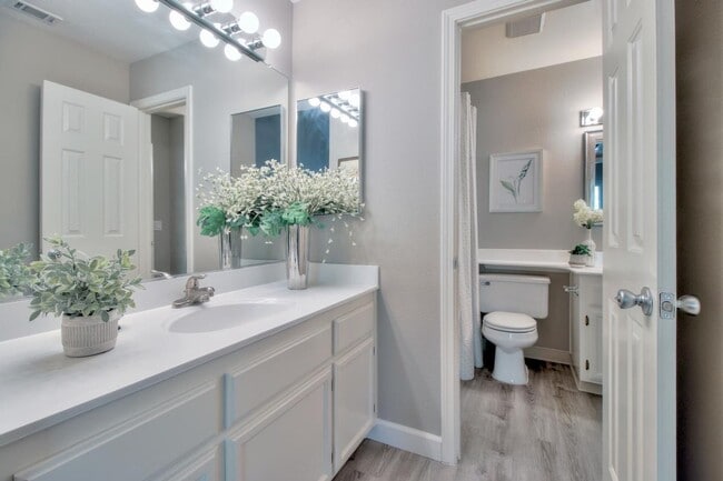 Building Photo - Wow! What a Great Home! Available Now!