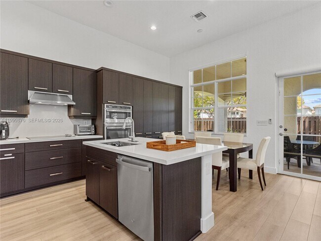 Building Photo - 11339 NW 71st St