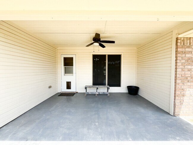 Building Photo - Available 7/16/2025 Beautiful 1 story, 4 b...
