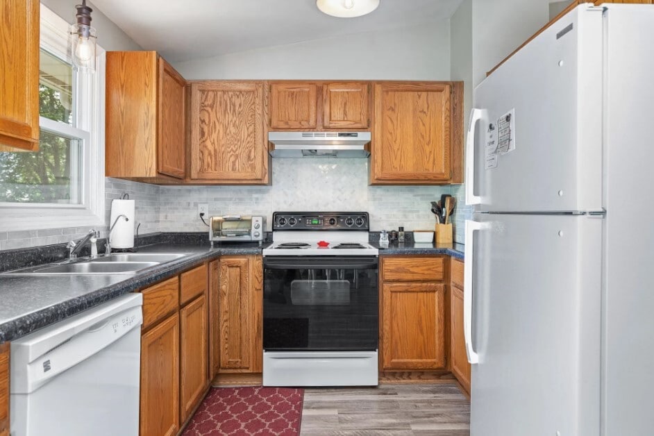 Kitchen - W5881 Manitowoc Rd