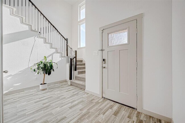 Building Photo - 6911 Amber Clf Ln