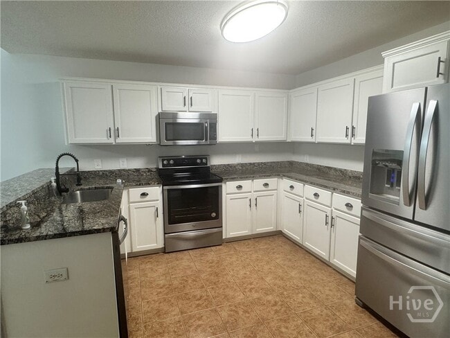 Building Photo - 75 Oak Ridge Cir