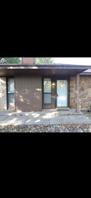 Building Photo - 909 NE Tortoise Dr