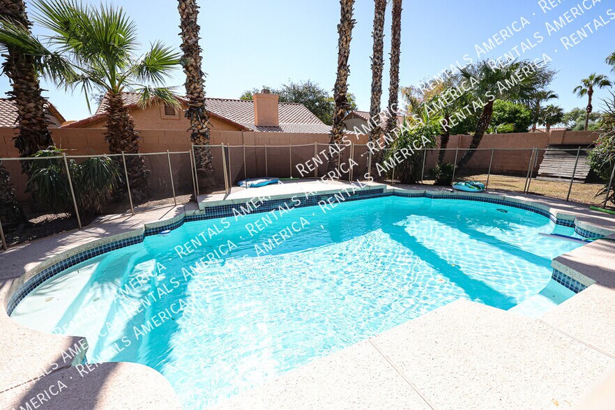 Building Photo - 2361 W Myrtle Dr
