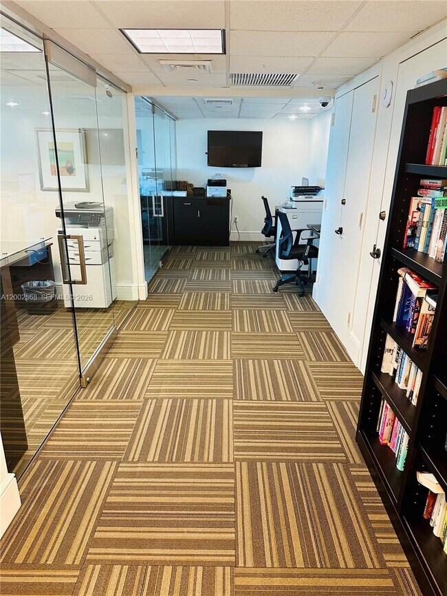 Building Photo - 650 West Ave