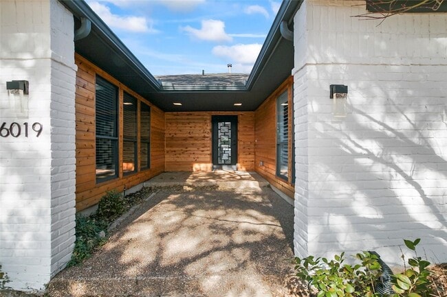 Building Photo - 6019 Yellow Rock Trail