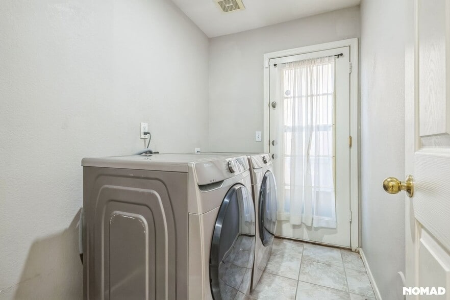 Building Photo - 16626 S 15th St