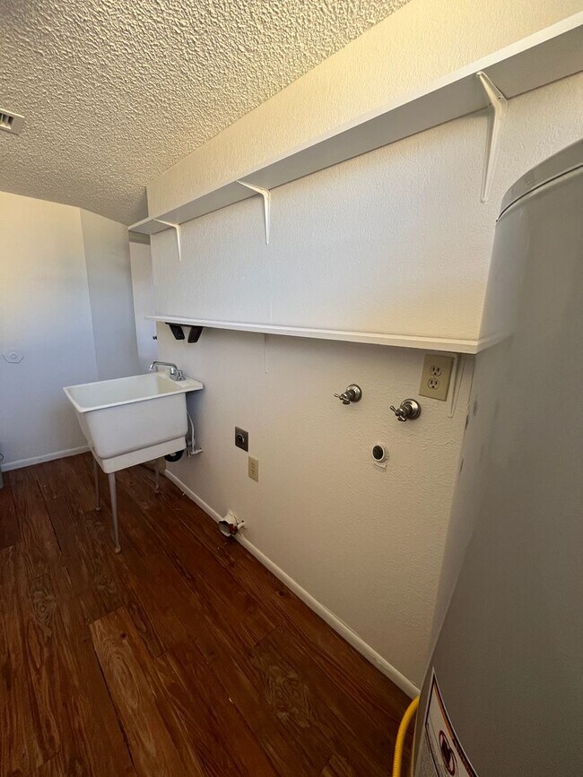 Building Photo - 4207 Calle Barona