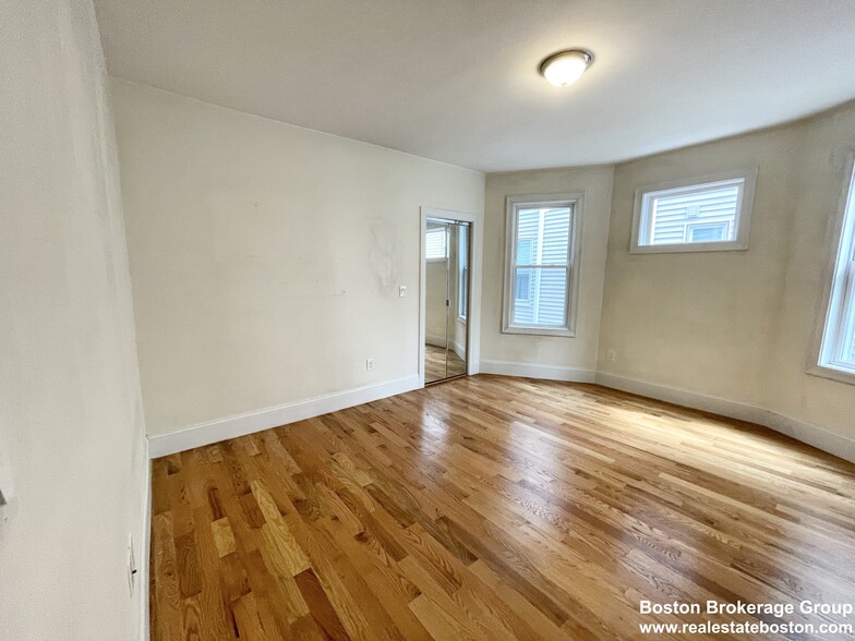 Building Photo - 31 Edison Grn