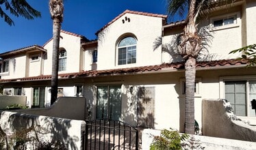 Building Photo - Oceanside stunner - 3 bedroom townhome available now!
