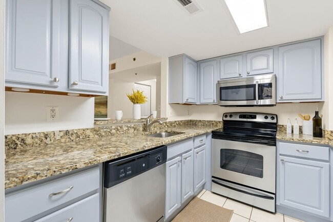 Building Photo - Spacious & Conveniently Located 2br/2ba on U St Corridor!