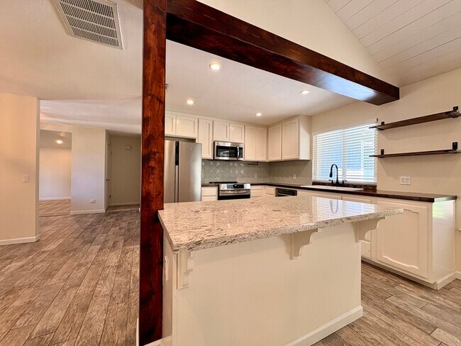 Building Photo - Beautiful 3 Bedroom, 2.5 Bathroom Fully Remodeled Home in Orangevale!