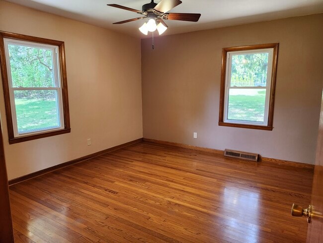 Building Photo - 6618 South Dr