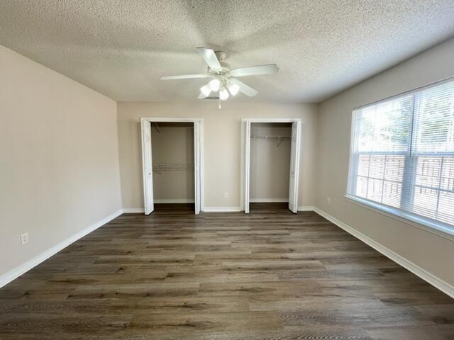 Building Photo - 925 Village Ln