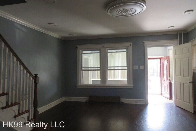 Building Photo - 3 br, 1.5 bath House - 7032 Walker St.