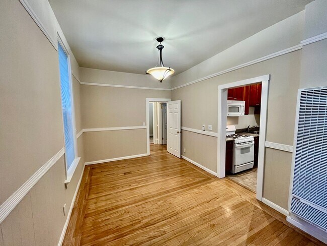 Building Photo - 530 Shrader St