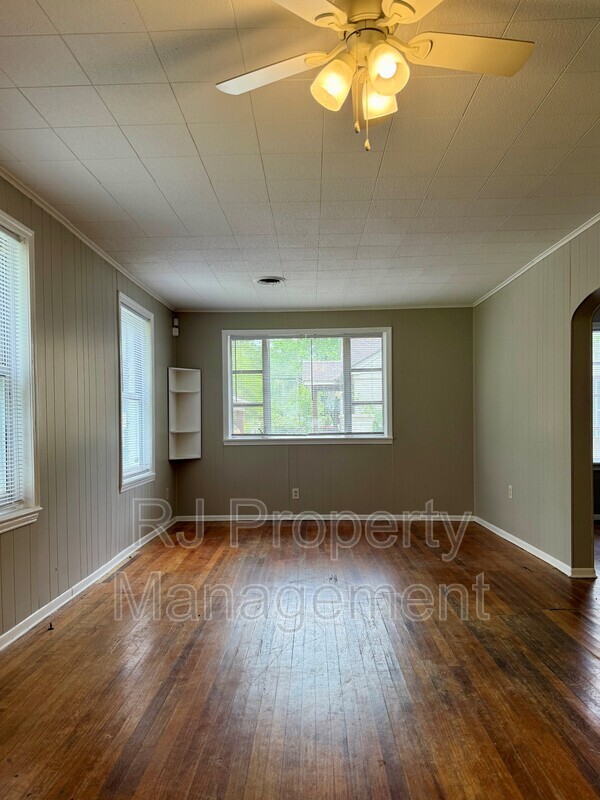 Building Photo - 1336 Wrenwood St