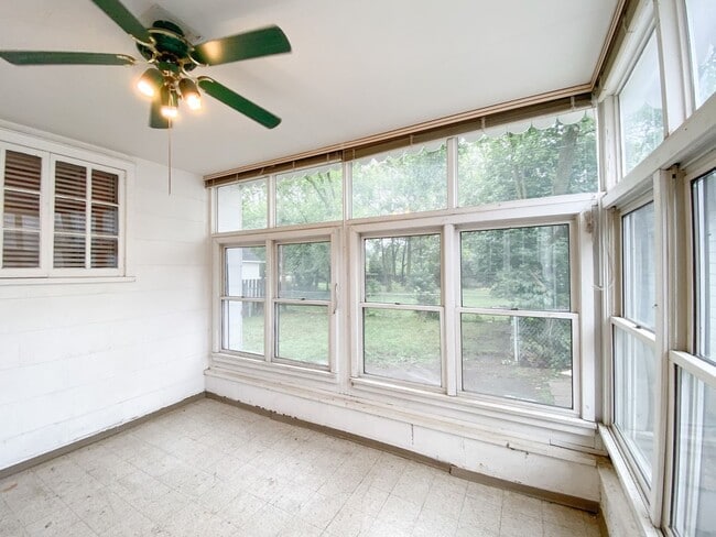 Building Photo - One Plus Bedroom House For Rent!