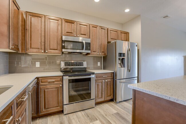 Building Photo - Must See Condo!!