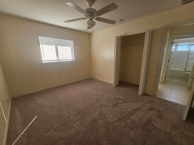 Building Photo - 3/2/2 Annual Rental Available!!