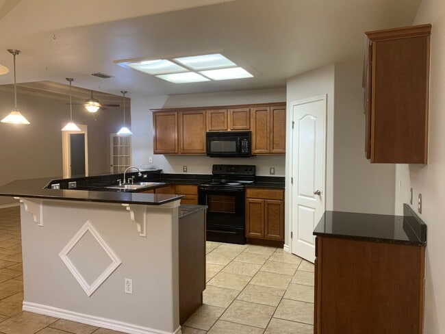Building Photo - 6805 Northwind Dr