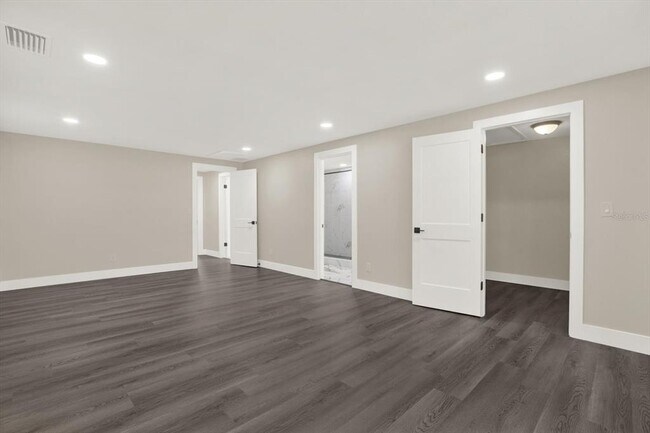 Building Photo - 18803 Tracer Dr