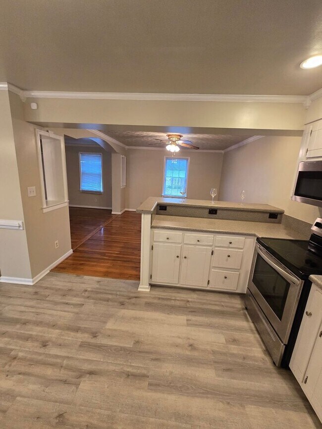 Building Photo - 3 BR House in S. Chesterfield - Available Now!