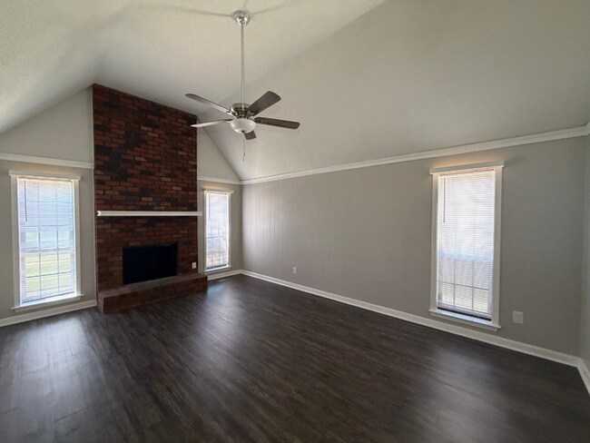Building Photo - Charming 3BR/2BA Bartlett Area Home | Soaring High Ceilings, Brick Fireplace & Fenced Yard
