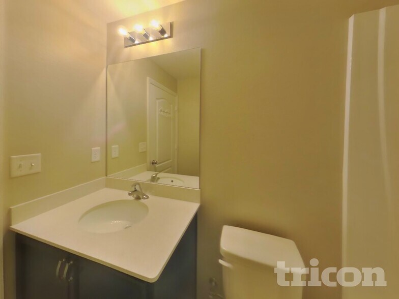 Building Photo - 866 N Fairbanks Dr