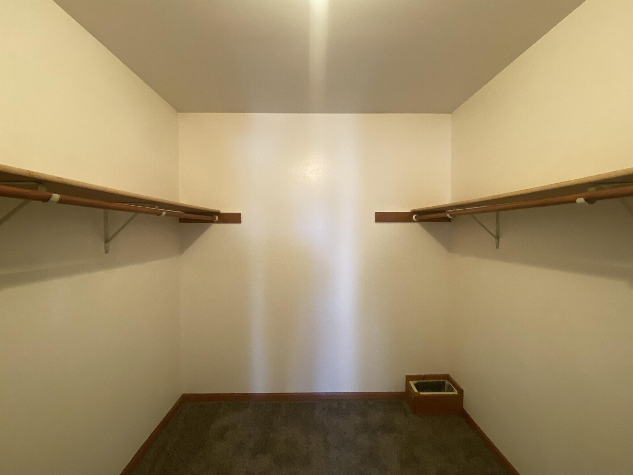 Building Photo - 903 Clarmar Dr