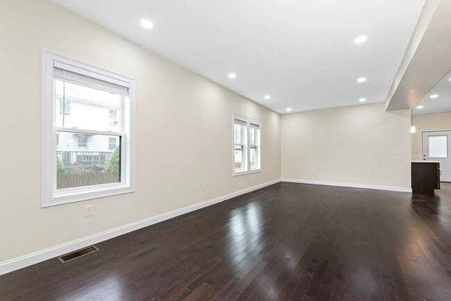 Building Photo - 77 Winchester St