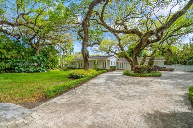 Building Photo - 1550 Taragona Dr