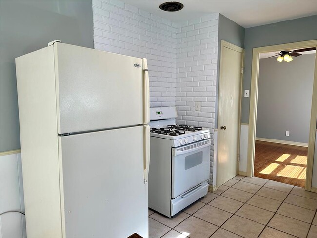 Building Photo - 1224 Westlawn Dr
