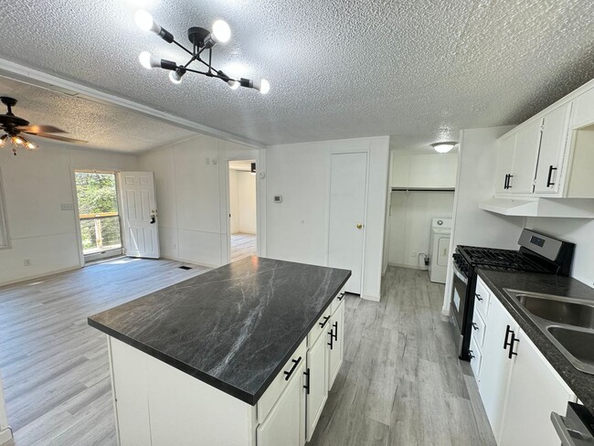 Building Photo - Beautifully Renovated 3-Bedroom, 2-Bathroo...