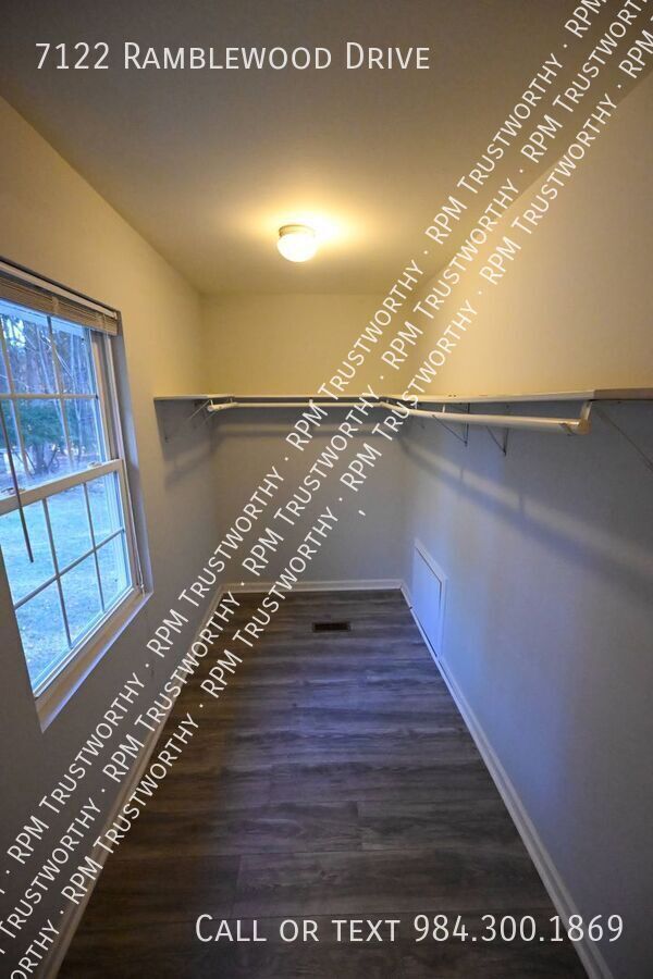 Building Photo - 7122 Ramblewood Dr