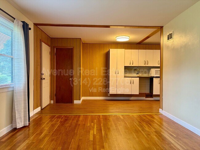 Building Photo - 608 Connie Ln